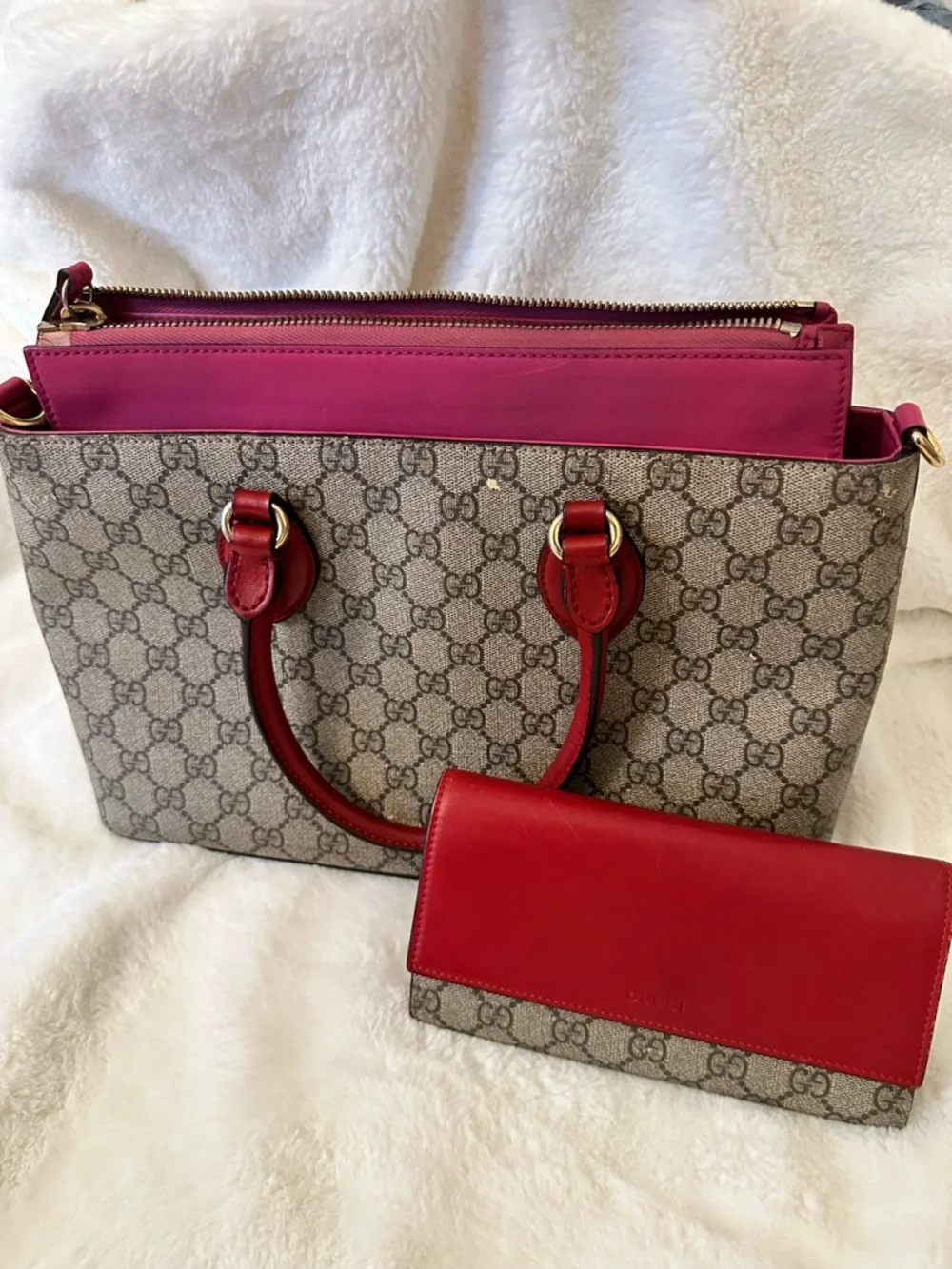 Gucci GG Supreme Canvas Tote Bag Pink and Red color way - Picture 12 of 12